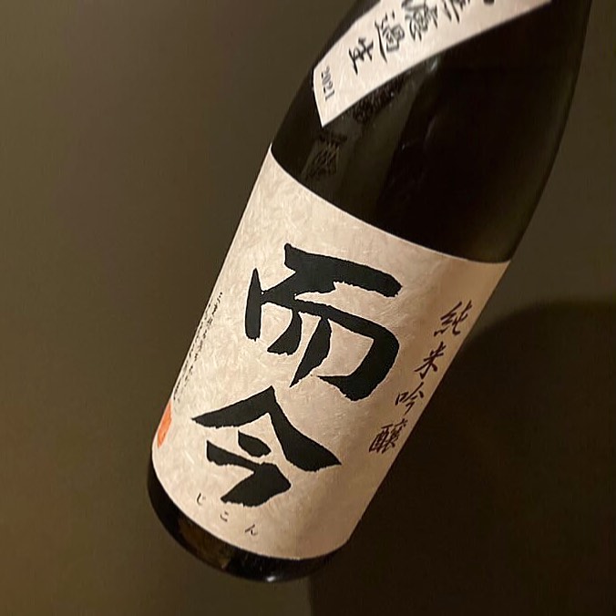 はれ晴れ日本酒「而今」になります‍♂️口あたりがまろやかでフレッシュな味わい、最後に甘さが口の中で溶けていく日本酒なります。冷と熱でも味が変わる楽しい日本酒です。#はれ晴れ #はれ晴れ東口本店 #はれ晴れ横浜 #はれ晴れ碧 #居酒屋 #半個室 #川崎居酒屋 #川崎駅 #川崎グルメ #川崎 #日本酒好きな人と繋がりたい #日本酒女子 #焼酎 #焼酎ハイボール #焼酎女子 #焼酎すきの人と繋がりたい #美味しい #美味しいもの好きな人と繋がりたい #fffで繋がろう #follow#followforfollowback #フォロー返します - from Instagram