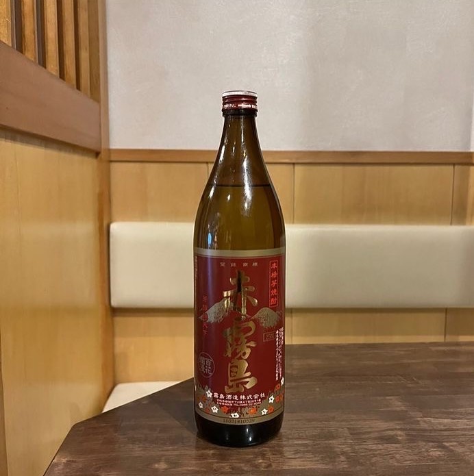 はれ晴れ焼酎️【赤霧島】口当たりがまろやかで香りが良く程よい甘さが口全体に広がる飲みやすい焼酎になっております#川崎 #川崎居酒屋 #川崎グルメ #はれ晴れ #はれ晴れ東口本店 #はれ晴れ碧 #焼酎 #赤霧島 #霧島酒造 #おでん #地鶏 #地鶏のたたき - from Instagram