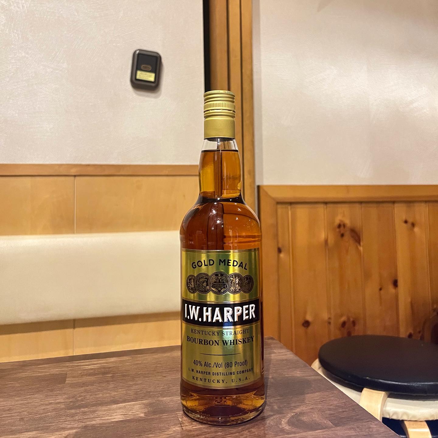 はれ晴れ️ウイスキー🥃『I.W.HARPER』になります‍♀️メープルシロップを思わせるようなやんわりと甘い香り、クセがなく軽やかで飲みやすい味わい#はれ晴れ #はれ晴れ東口本店 #はれ晴れ碧 #はれ晴れ横浜 #川崎 #川崎市 #川崎グルメ #川崎駅 #川崎居酒屋 #居酒屋 #日本酒好きな人と繋がりたい #日本酒女子 #日本酒居酒屋 #焼酎 #焼酎すきの人と繋がりたい #焼酎女子 #チネチッタ #半個室 #おでん #地鶏 #たたき #美味しい #美味しいもの好きな人と繋がりたい #居酒屋メニュー#iwハーパー #ハイボール好きな人と繋がりたい #ハイボール - from Instagram