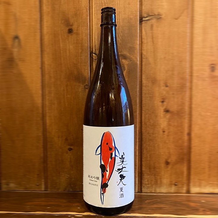 はれ晴れ日本酒「美丈夫」にはなります‍♂️スッキリとした飲み口で飲みやすく味の完成度から高級感を感じれるお酒になります。ちなみに「美丈夫」には「容姿の美しい男性」の意味があります。#はれ晴れ #はれ晴れ東口本店 #はれ晴れ横浜 #はれ晴れ碧 #ばれ晴れ #川崎 #川崎居酒屋 #川崎グルメ #川崎おでん #居酒屋 #居酒屋グルメ #グルメ #グルメ好きな人と繋がりたい #美味しい #美味しいもの好きな人と繋がりたい #日本酒好きな人と繋がりたい #日本酒女子 #焼酎 #焼酎ハイボール #焼酎すきの人と繋がりたい #美味しい #美味しいもの好きな人と繋がりたい #followforfollowback #follow #フォロー返します #followｍe #いいね返し #半個室 #おでん #地鶏 - from Instagram